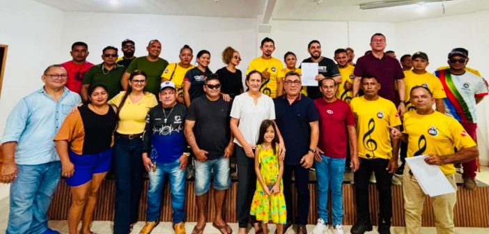 Solenidade de Entrega do Termo de Cessão de Uso de terreno à Associação dos Músicos de Juruti.